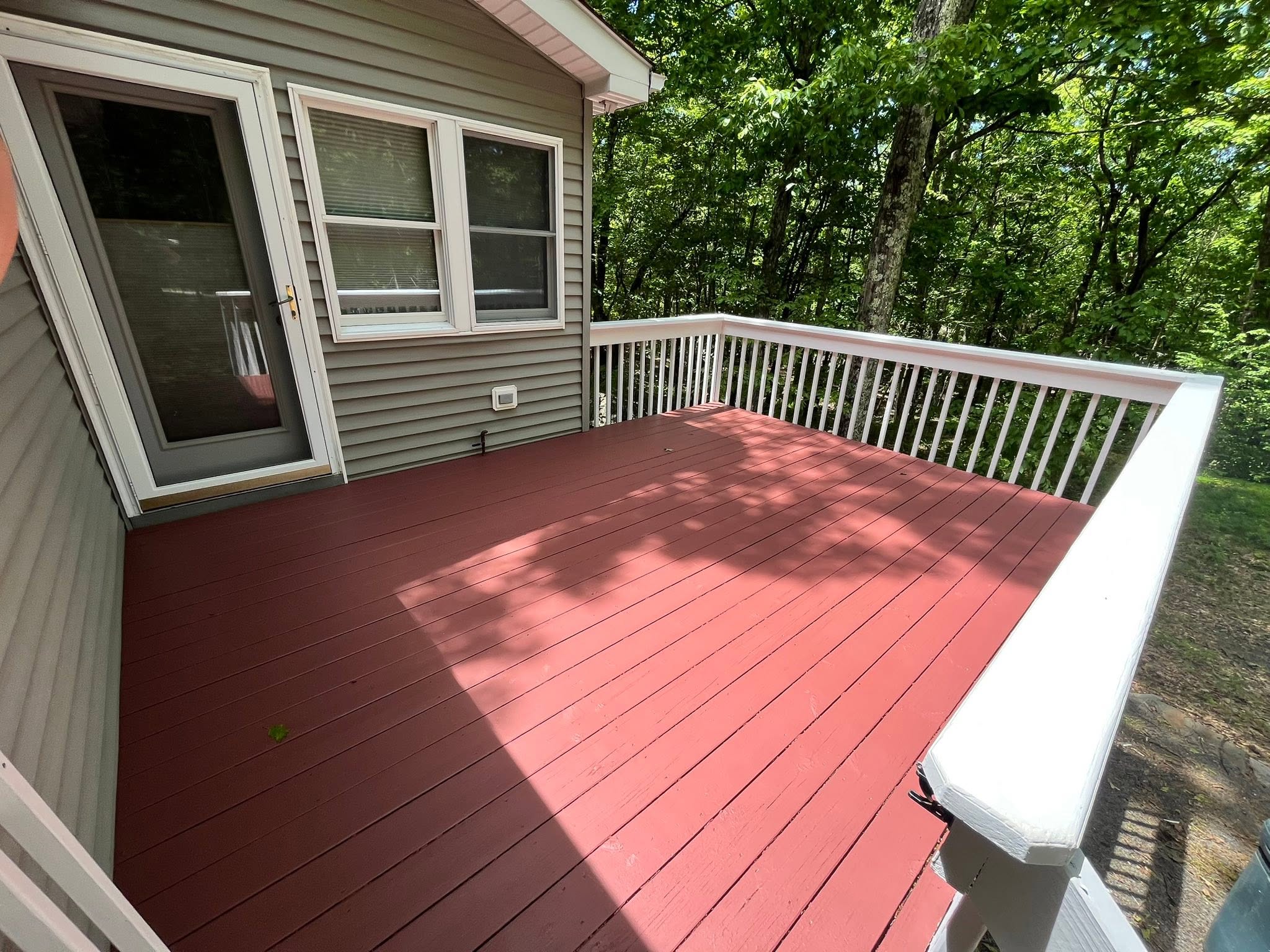 Pocono Pros crew painting a home in Northeastern PA